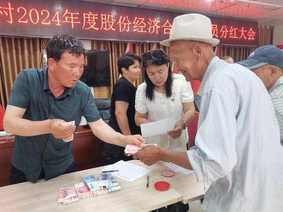 勞務服務激活鄉村增收致富新動能 若羌的實踐與啟示